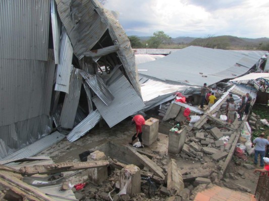 Honduras: Fuertes vientos arrancan techos a 60 casas