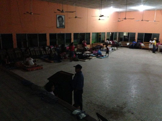 Siguen daños e inundaciones por lluvias en el litoral