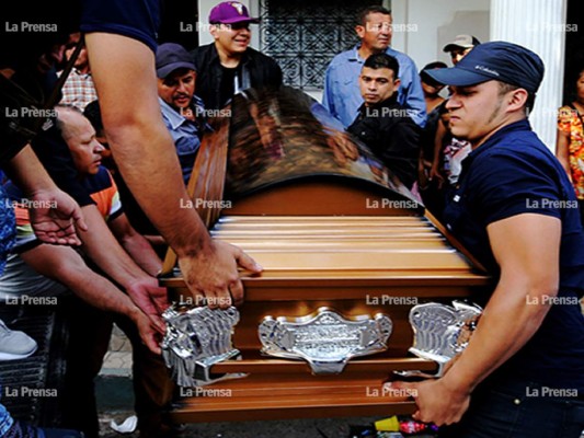 Los familiares relataron a medios de comunicación que Álvarez no resistió las intervenciones quirúrgicas luego del hecho.