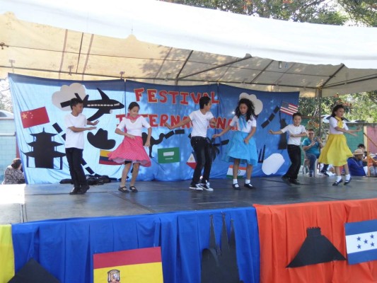 Colorido Festival Internacional de Little Feet