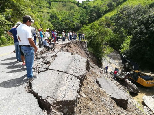 Cinco heridos deja hundimiento de carretera en San Antonio, Copán