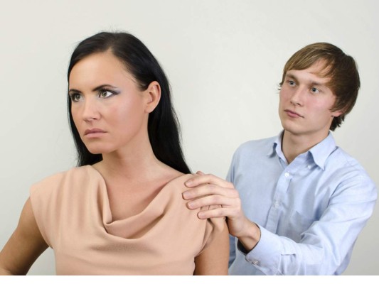 Acosada por compañero de trabajo