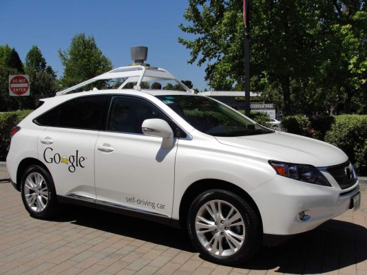 El auto de Google que se conduce solo está a la vuelta de la esquina