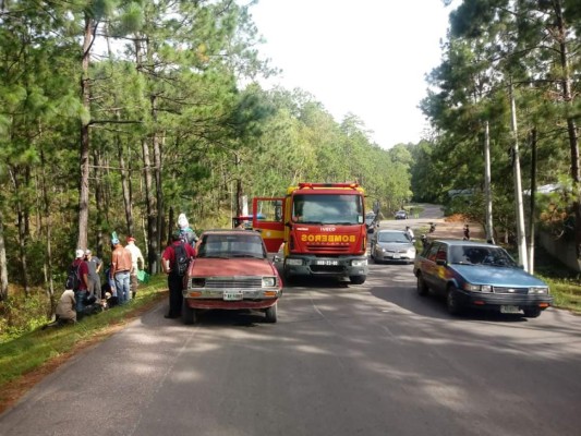 Impacto entre dos motociclistas deja un muerto en Valle de Ángeles