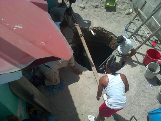 Rescatan a albañil tras 15 horas soterrado en un pozo en La Ceiba