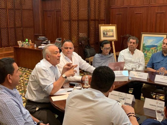 Empresarios plantean a presidente del Congreso preocupación por aumento del Presupuesto