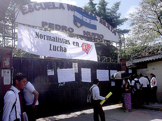 Estudiantes se toman la Normal de Tegucigalpa