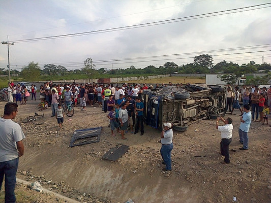 Un muerto y diez heridos deja accidente al norte de Honduras