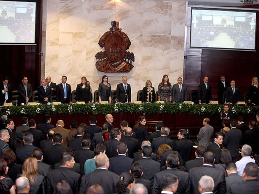 Instalan la Novena Legislatura bajo fuertes medidas de seguridad