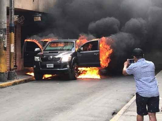 Nuevo enfrentamiento entre manifestantes y policías en Tegucigalpa