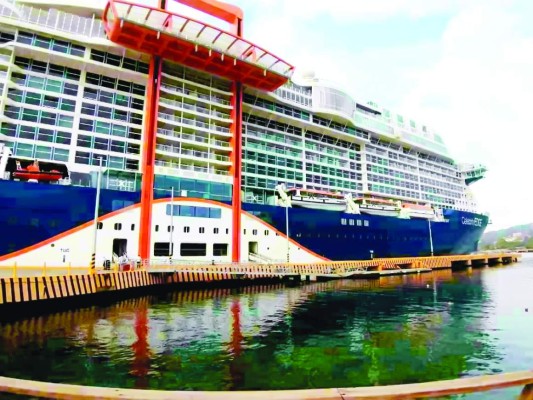 Con llegada de dos barcos toma fuerza la temporada crucerista en Roatán