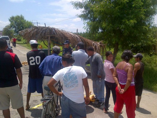 Ultiman a dos hombres mientras bebían agua de coco en El Progreso
