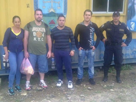 Honduras retiene a 20 cubanos que se dirigían hacia EUA