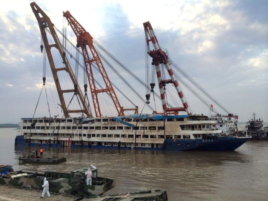 China: Más de 400 personas murieron en naufragio