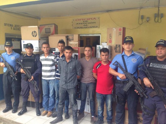 Capturan a 5 personas con camión robado en Copán