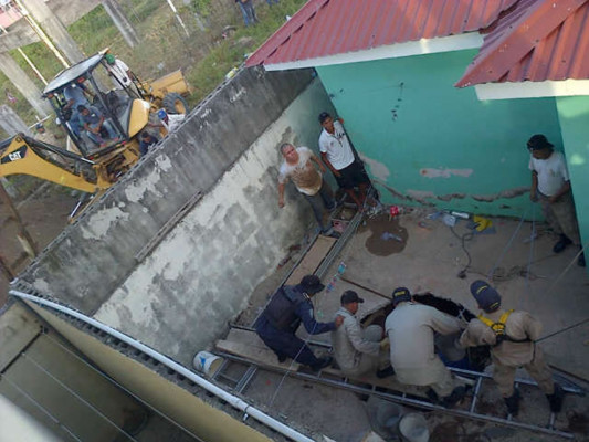 Rescatan a albañil tras 15 horas soterrado en un pozo en La Ceiba