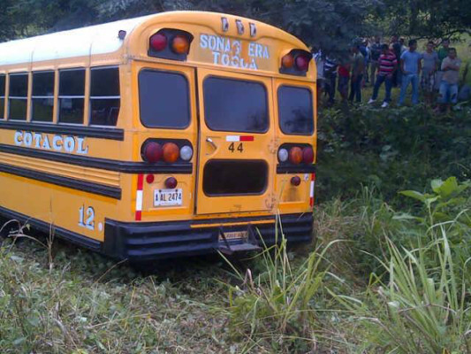 Matan a chofer en asalto a bus en Colón
