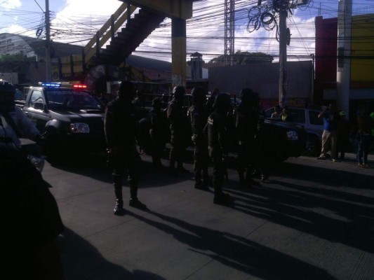 Mototaxistas protestan en Tegucigalpa contra el decomiso de unidades