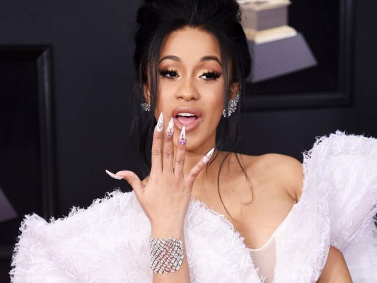 Demandan a Cardi B y su hermana por difamar a simpatizantes de Donald Trump