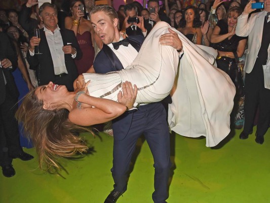 Sofía Vergara se ríe de las críticas y se divierte bailando