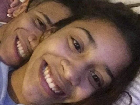 Pareja causa polémica por su increíble parecido