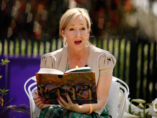 J. K Rowling arriba a sus 50 años de vida
