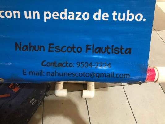 Nahún Escoto, el hondureño que crea música a través de tubos plásticos