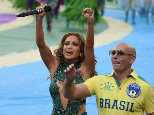Jennifer López, Pitbull y Claudia Leitte enloquecen el Arena Corinthians