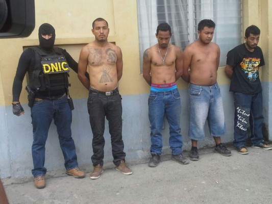 Los capturan cuando llevaban raptada a una joven en San Pedro Sula