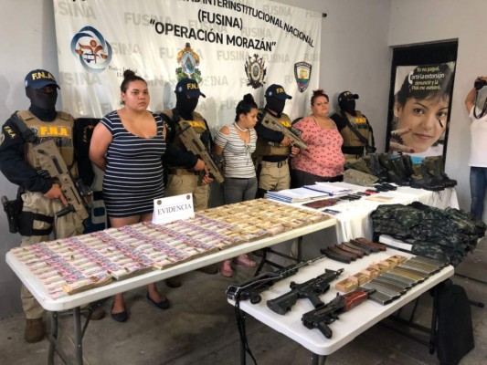 Capturan a contadora de la pandilla 18 con 113 mil lempiras, armas y notas extorsivas