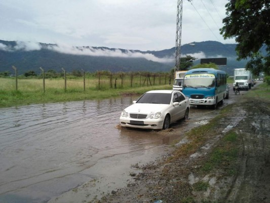 Lluvias obligan a suspender reparación en la Circunvalación