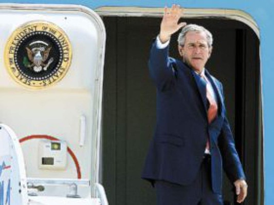 Bush concluye gira sin mucho éxito
