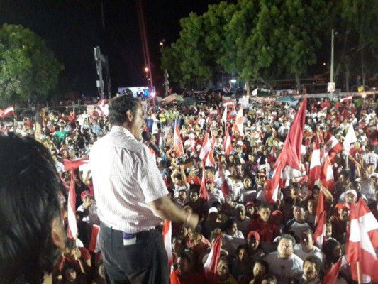 Puerto Cortés se pinta de rojo para apoyar a Mauricio Villeda