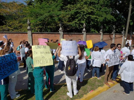 Estudiantes de Unicah exigen ser parte de convenio para realizar trabajo social