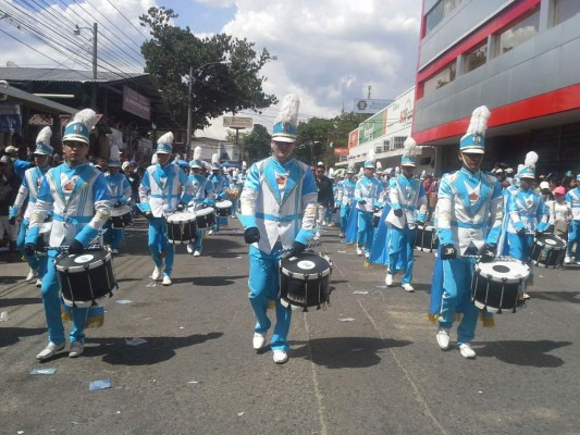 El JTR cierra desfiles patrios en San Pedro Sula