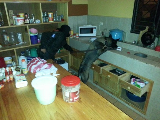 Mujeres son sospechosas de vender droga en restaurante