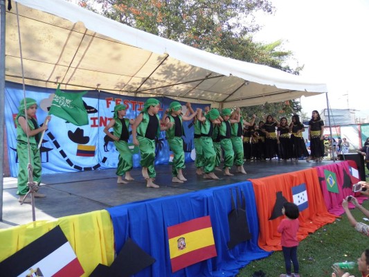 Colorido Festival Internacional de Little Feet