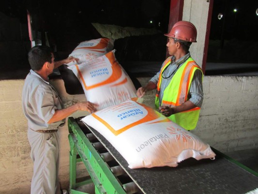 Azucareros anuncian exportación de 10,000 toneladas