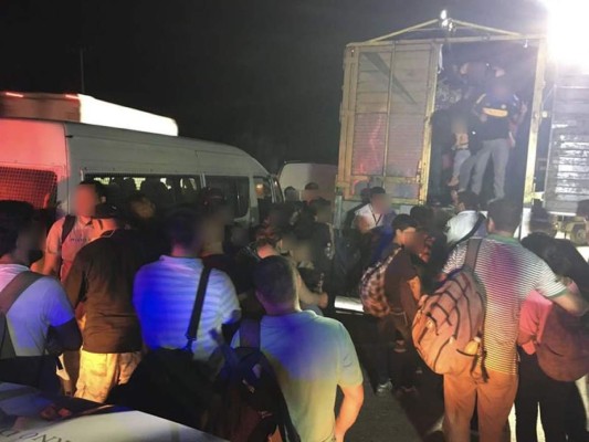 México: Interceptan a 94 migrantes entre ellos hondureños que viajaban en tráiler