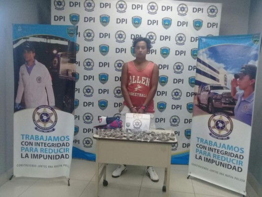 Policía lo requiere por el delito de tráfico de droga