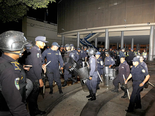 Instalan la Novena Legislatura bajo fuertes medidas de seguridad