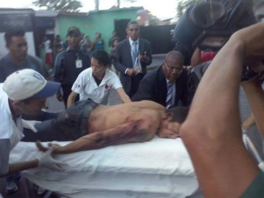 Vuelco de bus interurbano deja un muerto y unos 27 heridos en el sur de Honduras