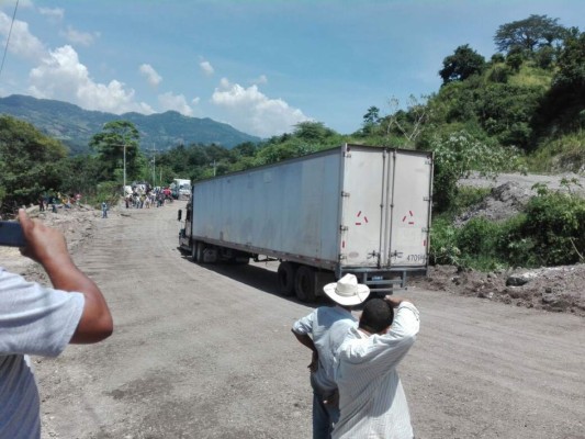 Habilitan paso a Ocotepeque, pero vecinos se toman la vía