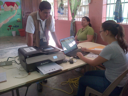 En un minuto llegan los resultados de las actas escaneadas