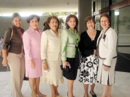 Agasajan a los hondureños