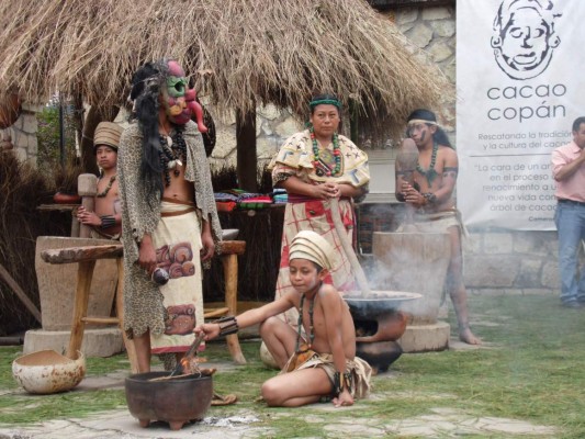 Feria promueve producción de cacao