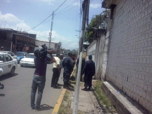 Por un hoyo en el techo se fugan dos reos de cárcel de La Ceiba