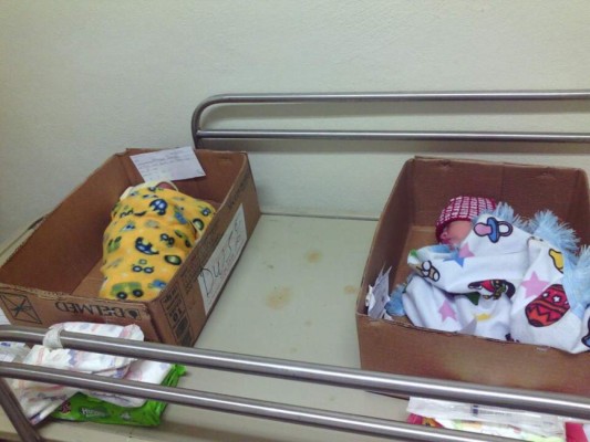 Honduras: En cajas de cartón colocan a recién nacidos en hospital de La Ceiba