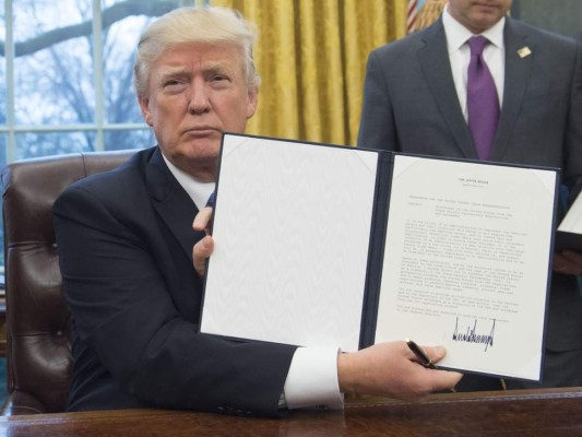 Trump firma ley contra funcionarios corruptos centroamericanos