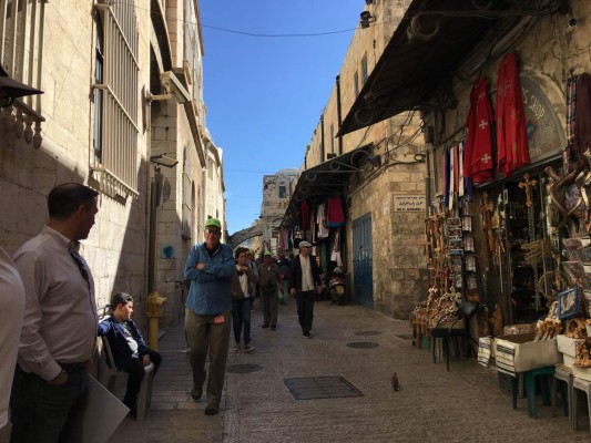 Siguen los pasos de Jesús en la Vieja Jerusalén